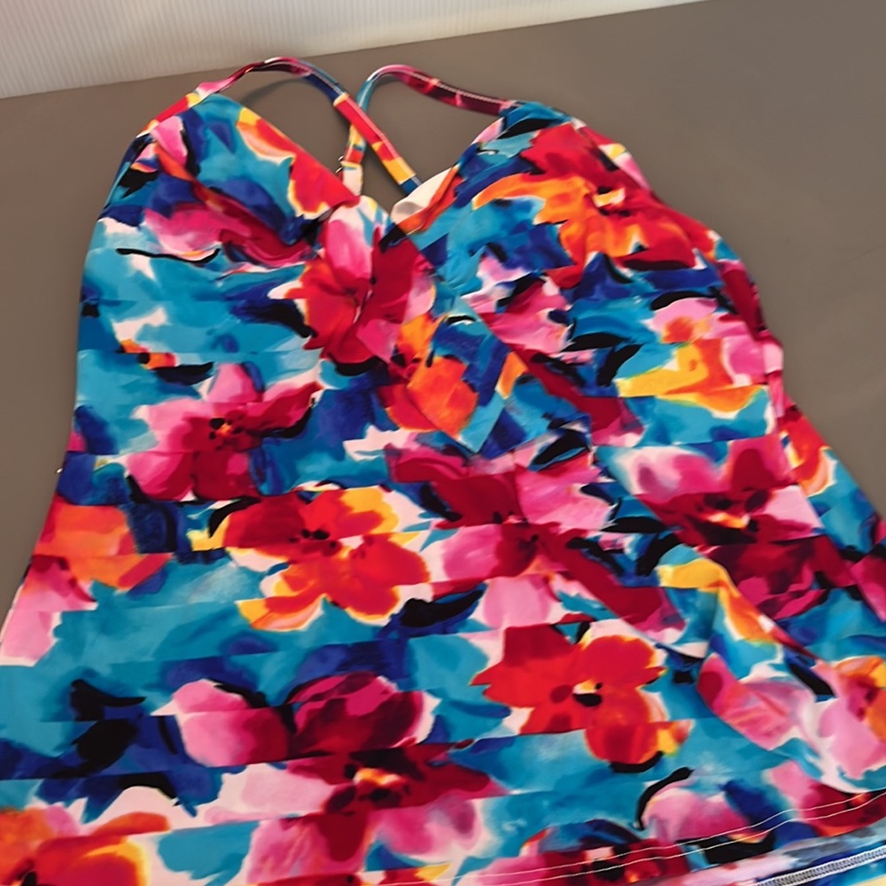 St. John’s Bay  swimsuit top & shorts size 10 - Picture 5 of 12